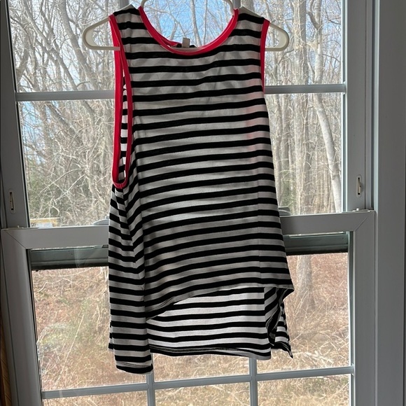 American Eagle Outfitters Asymmetrical Black and White Sleeveless Tank - Picture 1 of 7